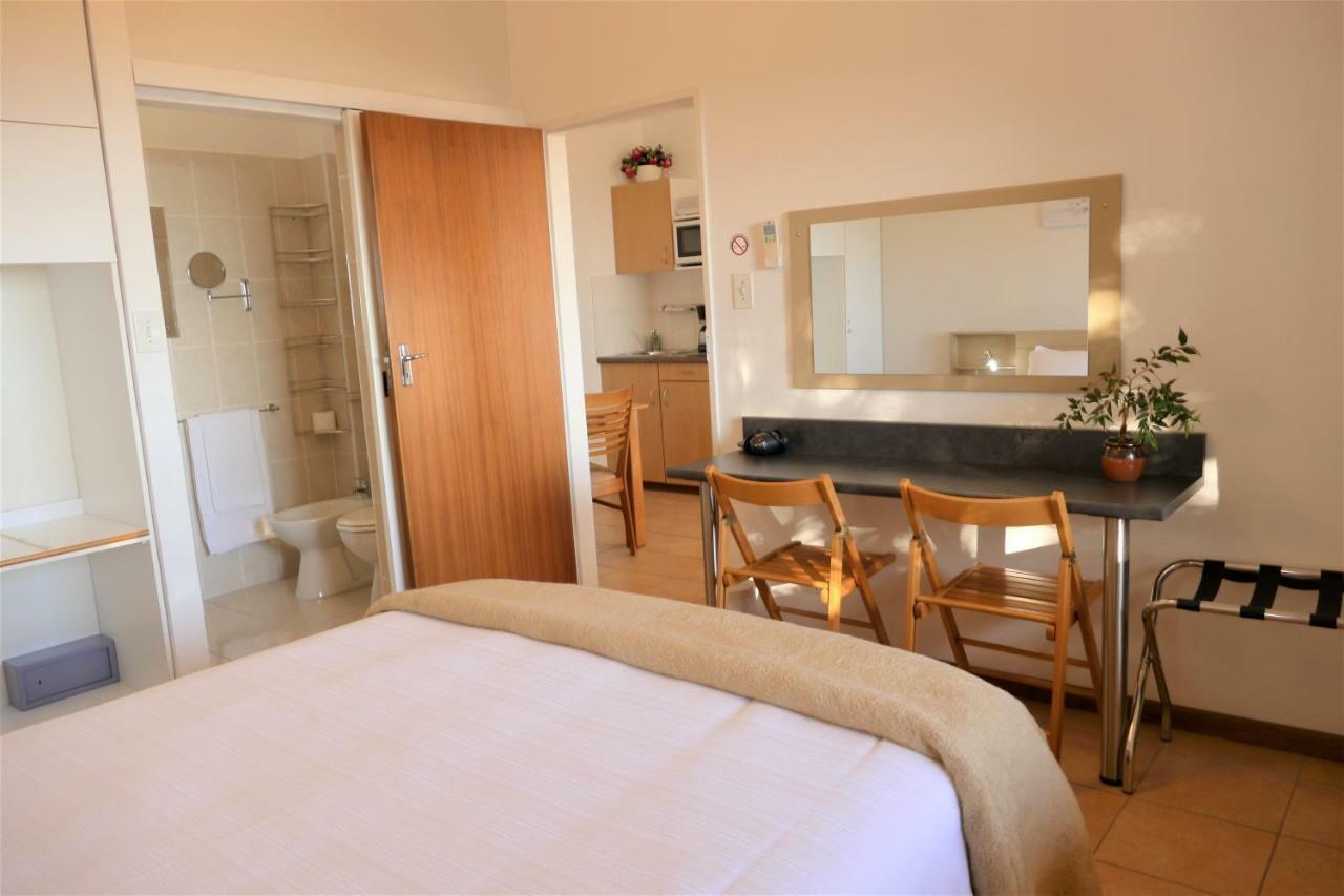 Guest House Michelitsch เคปทาวน์ ภายนอก รูปภาพ